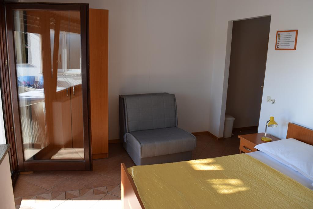 Apartments Juric Baska Voda Exterior photo